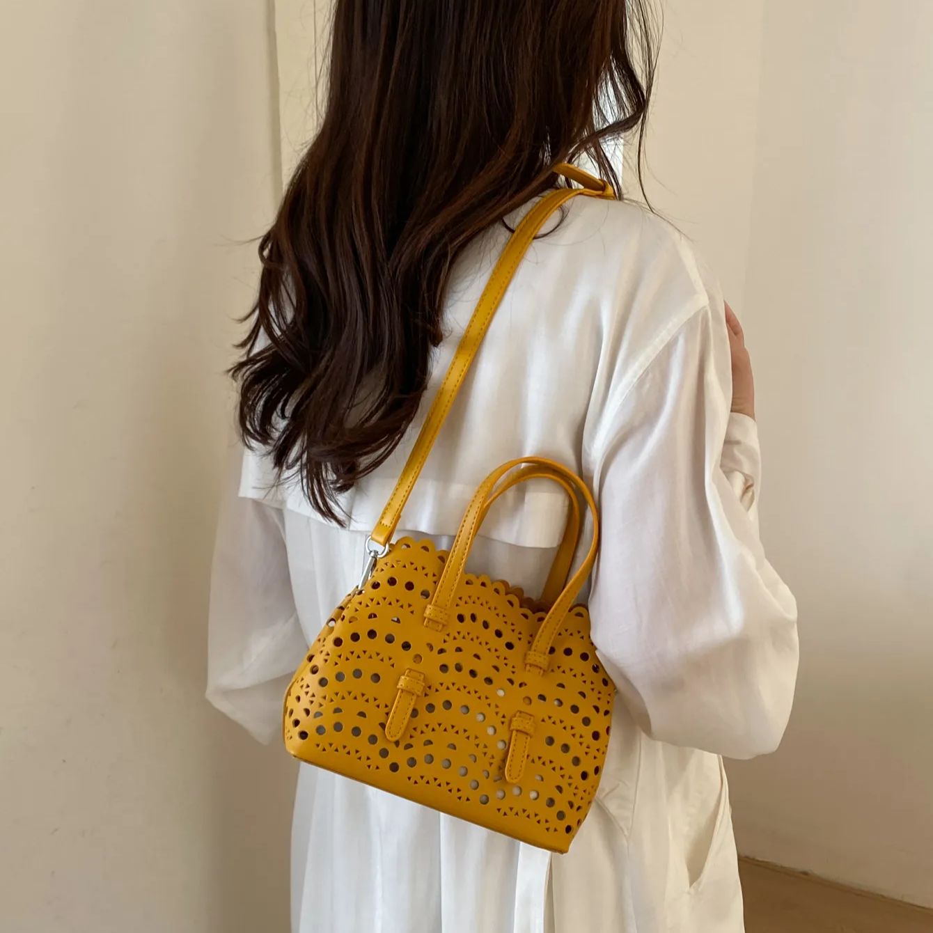 กระเป๋าสะพายข้างพิมพ์ลายสีแดงส - Leather Work Handbags For Women บทวิจารณ์และราคา